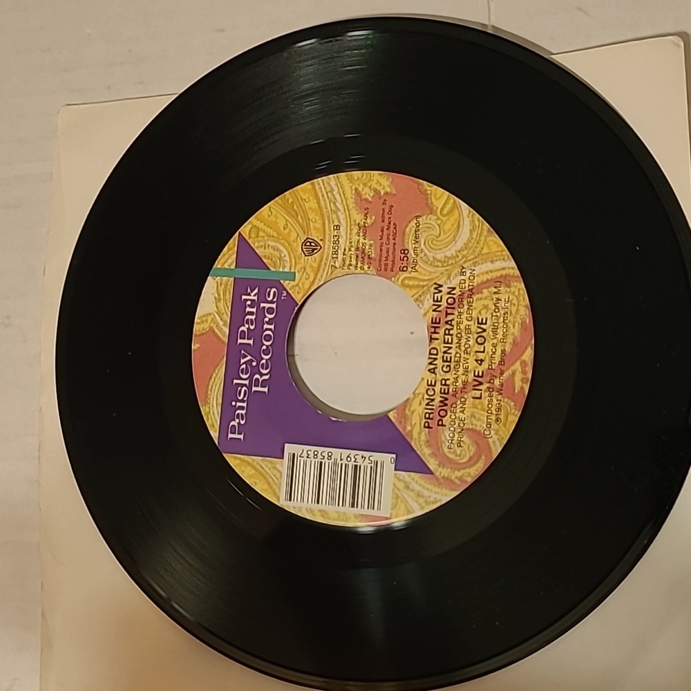 Prince & NPG 45 record The morning papers/Live 4 love